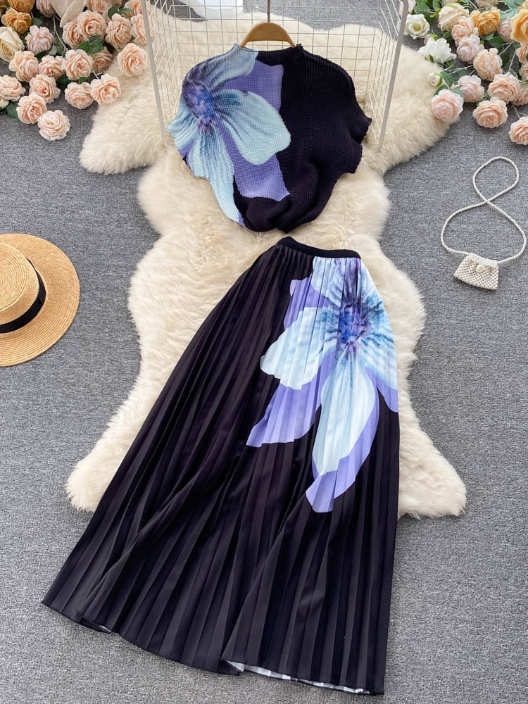 Printed T-shirt and wide pleated midi skirt set
