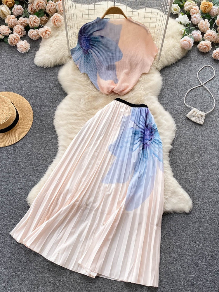 Printed T-shirt and wide pleated midi skirt set