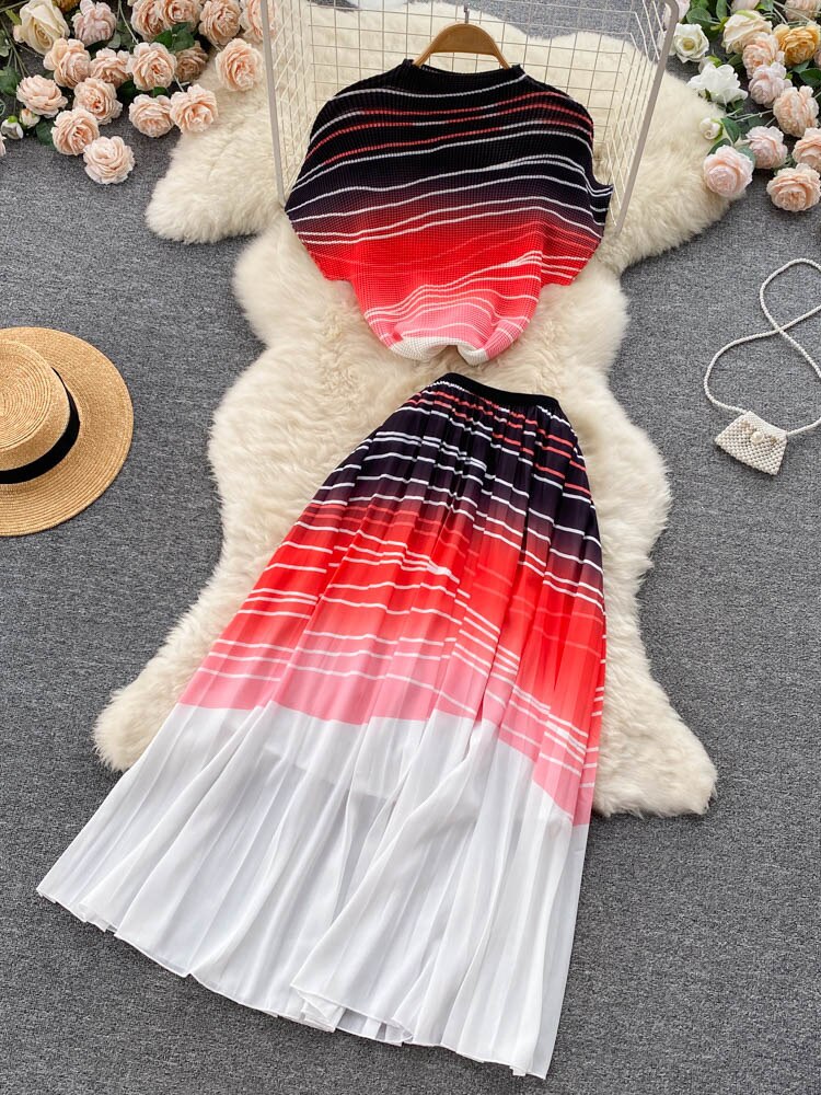 Printed T-shirt and wide pleated midi skirt set