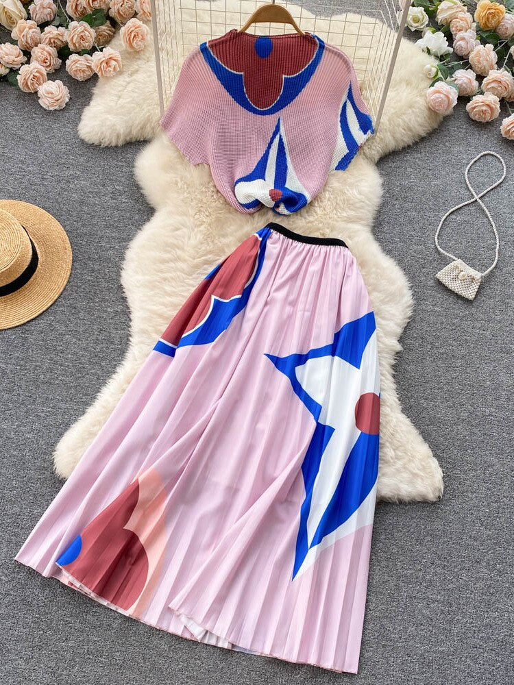 Printed T-shirt and wide pleated midi skirt set