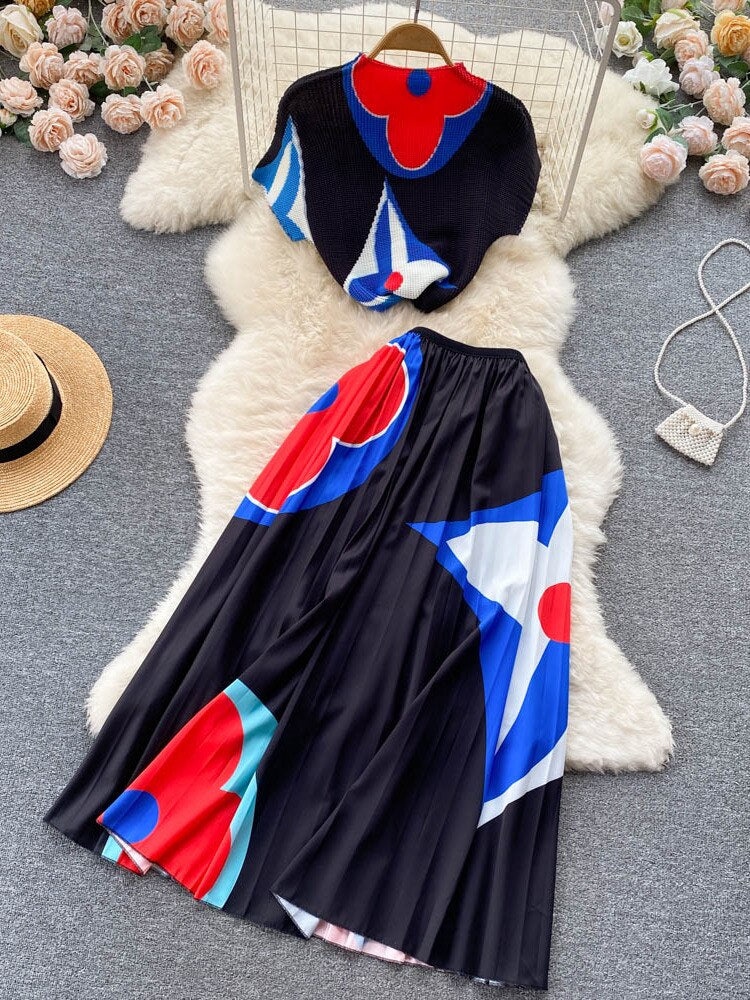 Printed T-shirt and wide pleated midi skirt set