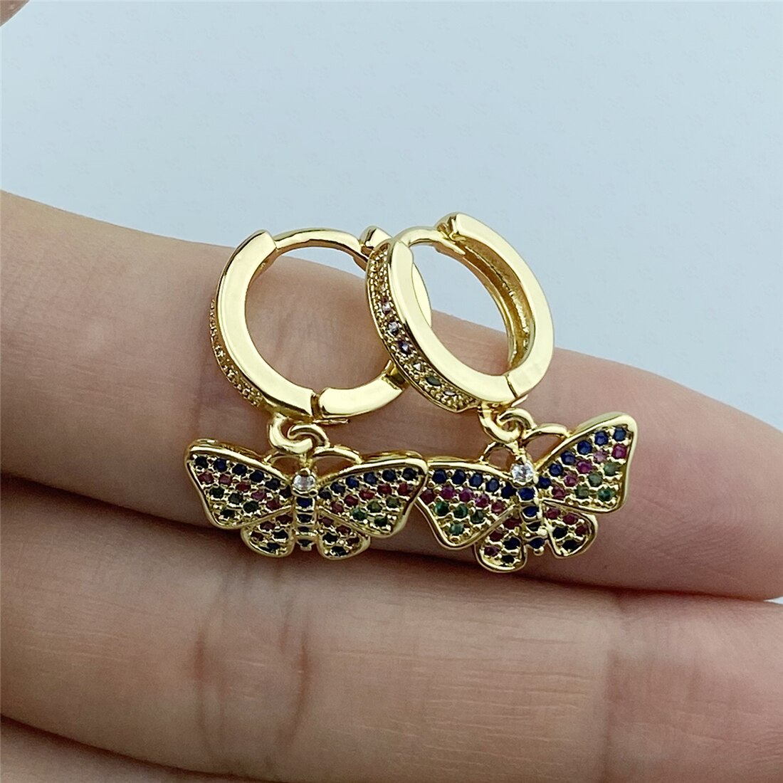 Elegantes Aretes Arcadas Colgantes con Diseño