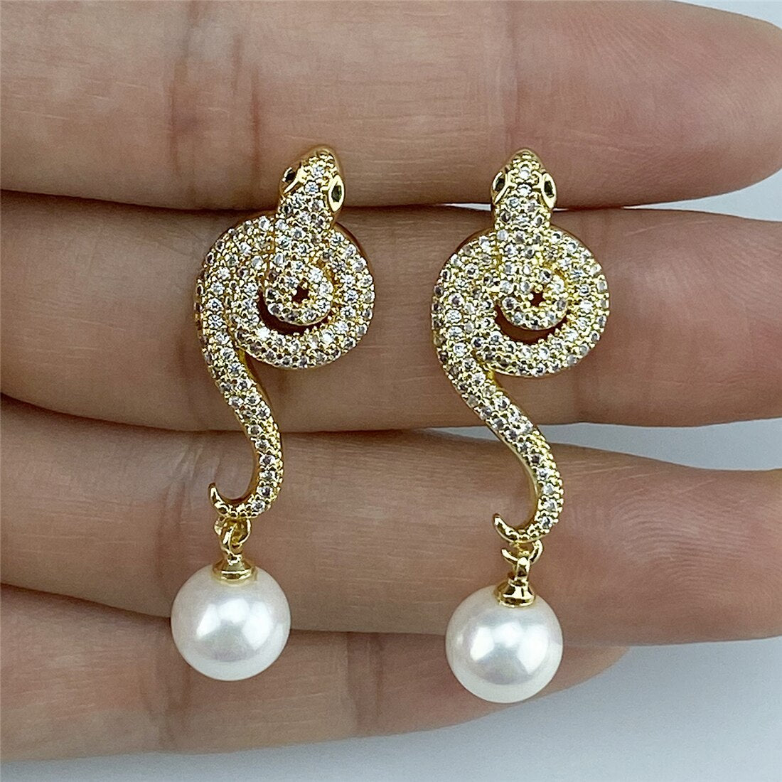 Elegantes Aretes Arcadas Colgantes con Diseño